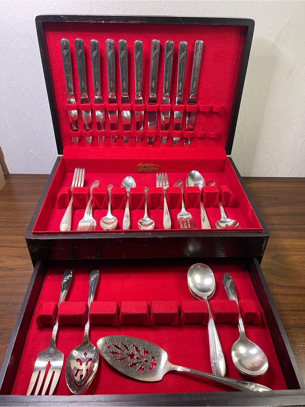 Vintage Oneida Tudor Silver plate Flatware Queen Bess II, 63 Pieces